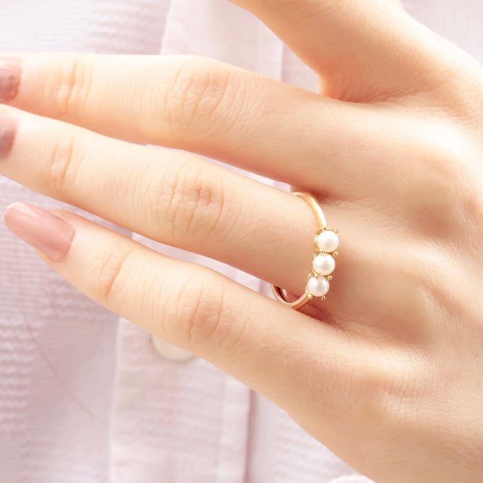 Elegant 14k Gold Pearl Ring