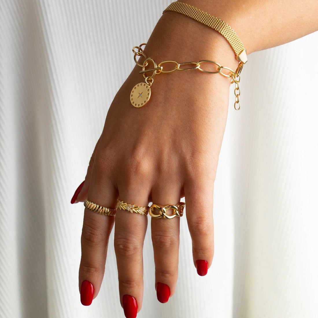 Sleek Bold Gold Chain Ring
