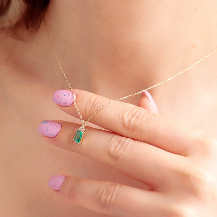 Dainty 14k Gold Emerald Necklace