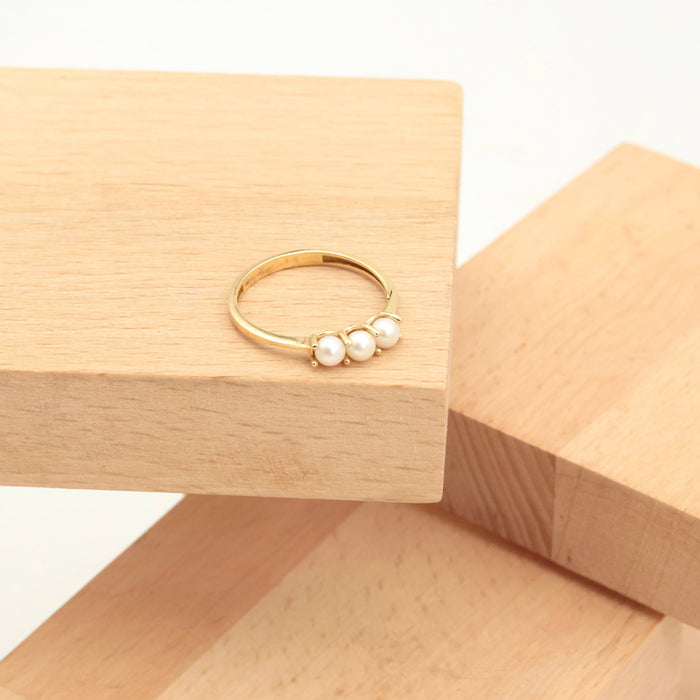 Elegant 14k Gold Pearl Ring