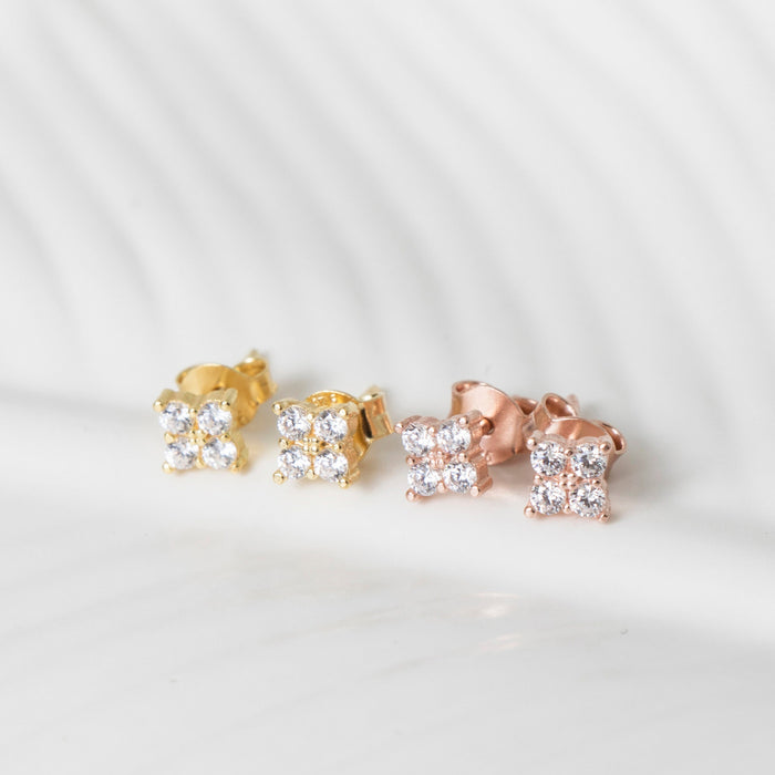 Dainty Gold Flower Stud Earrings
