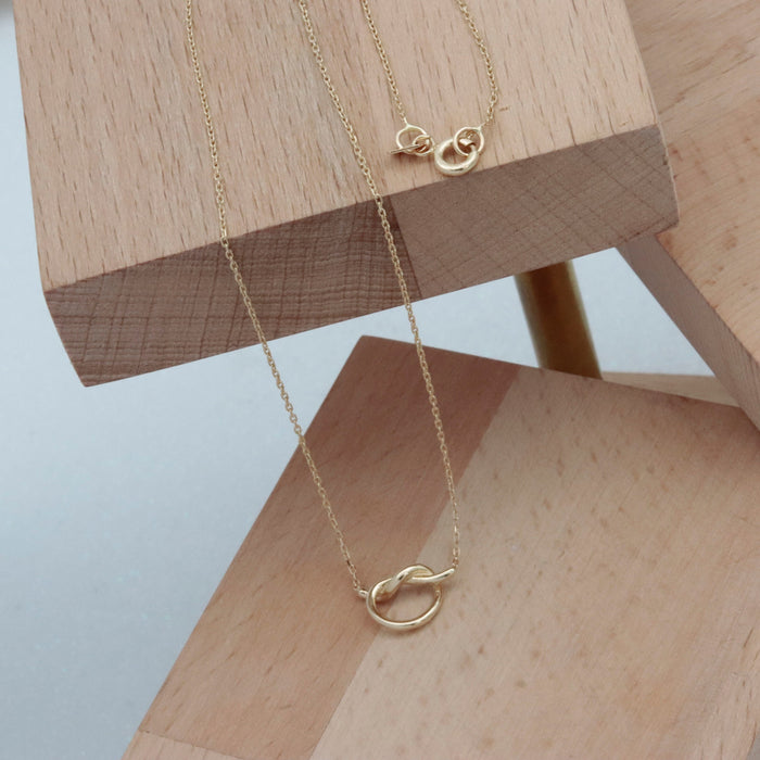 Elegant 14k Gold Love Knot Necklace