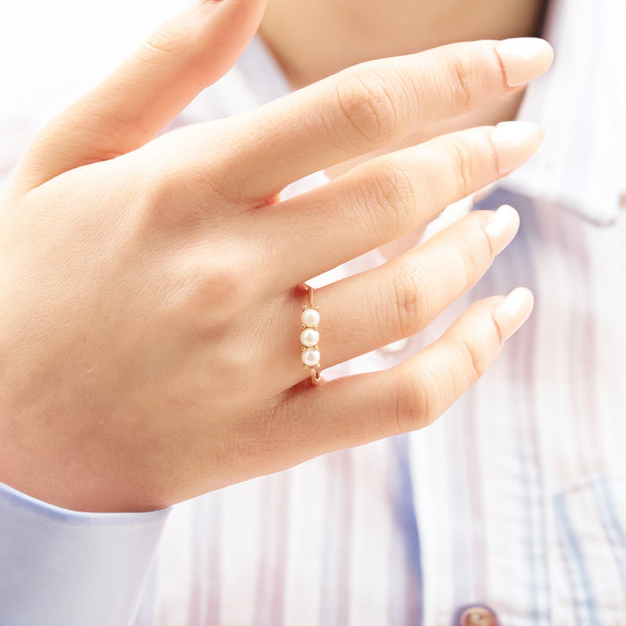 Elegant 14k Gold Pearl Ring