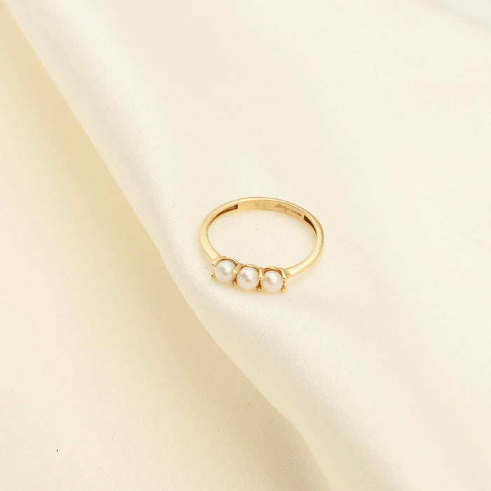 Elegant 14k Gold Pearl Ring