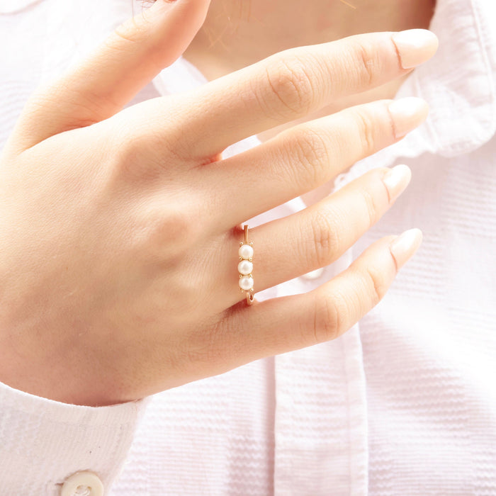 Elegant 14k Gold Pearl Ring