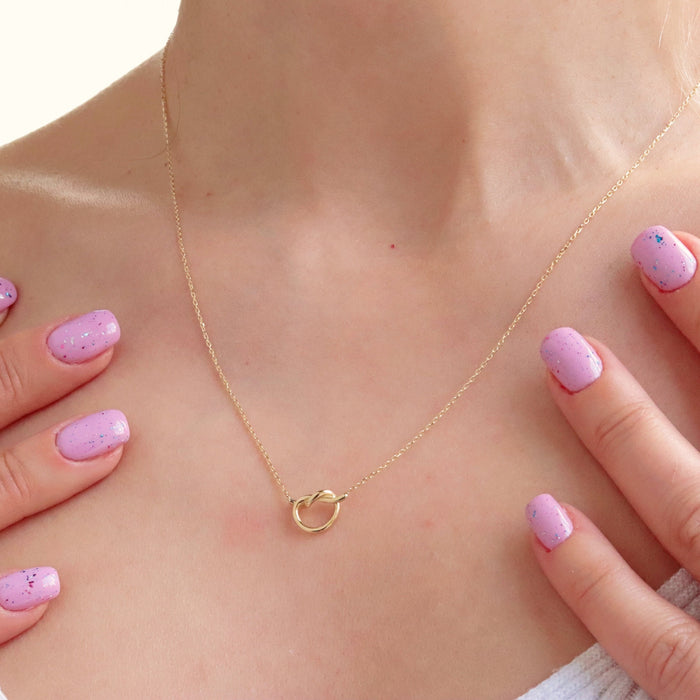 Elegant 14k Gold Love Knot Necklace